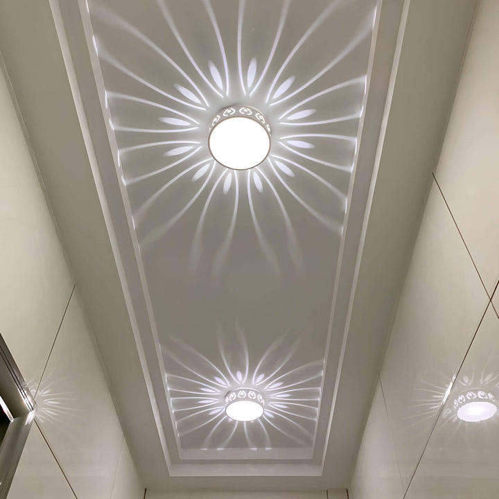 Moderne LED loftslygte, energieffektiv med 30 cm diameter, ideel til gang eller altan, i felwit og varm hvid.
