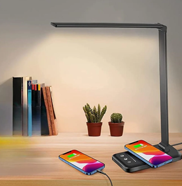 Moderne LED bordlampe med fleksibelt design og USB-opladningsfunktion i sort.