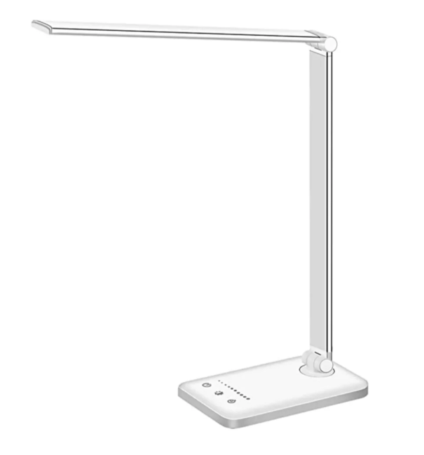 Moderne LED-bordlampe i sølv/hvid med fleksibelt design og USB-opladning.