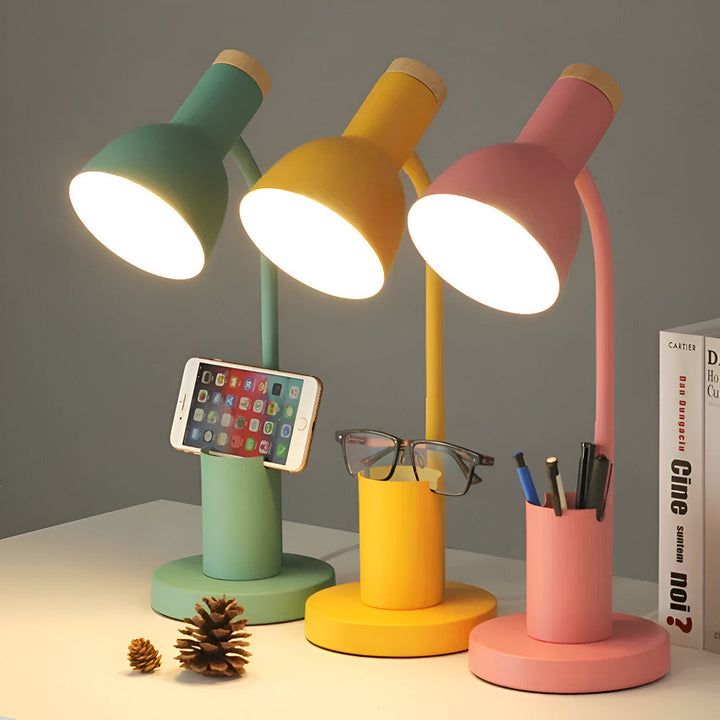 Moderne nordisk LED-bordlampe med stilfuld penholder i hvid til skrivebord og organisering.