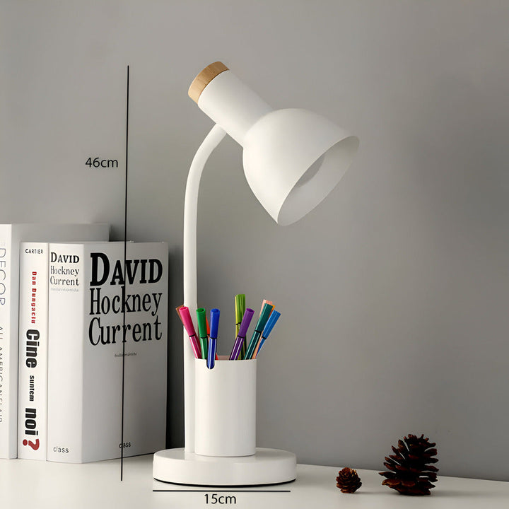 Grøn LED-læselampe med smart penholder, perfekt for organisering og belysning af skrivebordet.