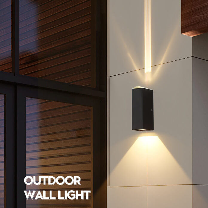 Moderne sort LED-udendørs væglampe, vejrbestandig, rektangulært design, elegant, varmt lys til terrassebelysning.