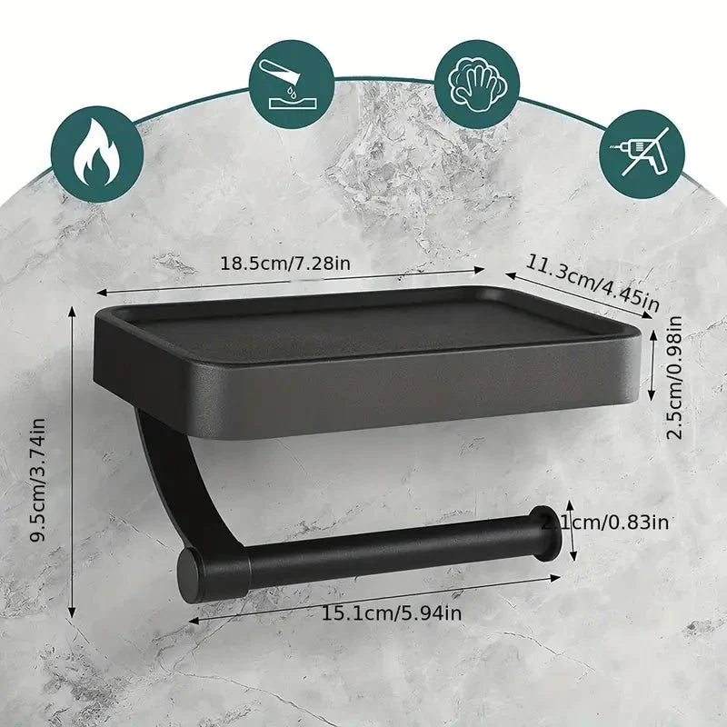 Sort vægmonteret toiletpapirholder i metal med smart hylde til moderne badeværelsesindretning.