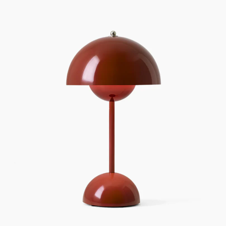 Moderne touch bordlampe med varmt hvidt LED-lys, minimalistisk skandinavisk design og touch-kontrol.