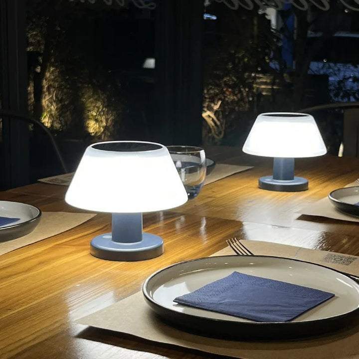 Moderne hvid solar bordlampe i ABS og PC, velegnet til inde- og udebrug, trådløs med LED-lyskilde.