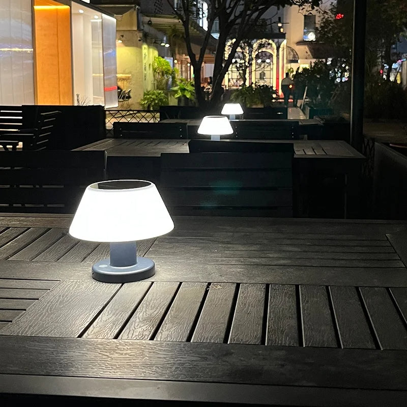 Moderne hvid solar bordlampe i ABS og PC, velegnet til inde- og udebrug, trådløs med LED-lyskilde.
