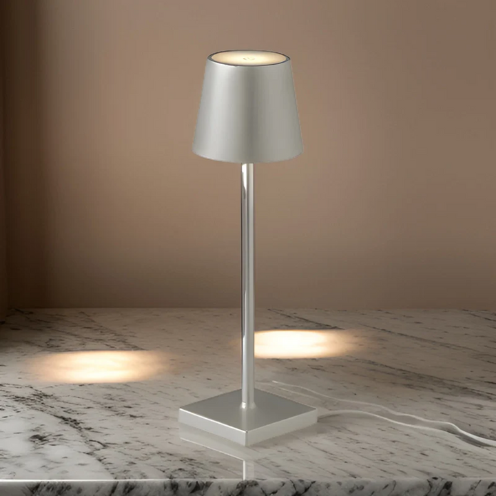 Stilfuld genopladelig trådløs LED-lampe til hjemmet, med lang batterilevetid og bærbar funktionalitet.