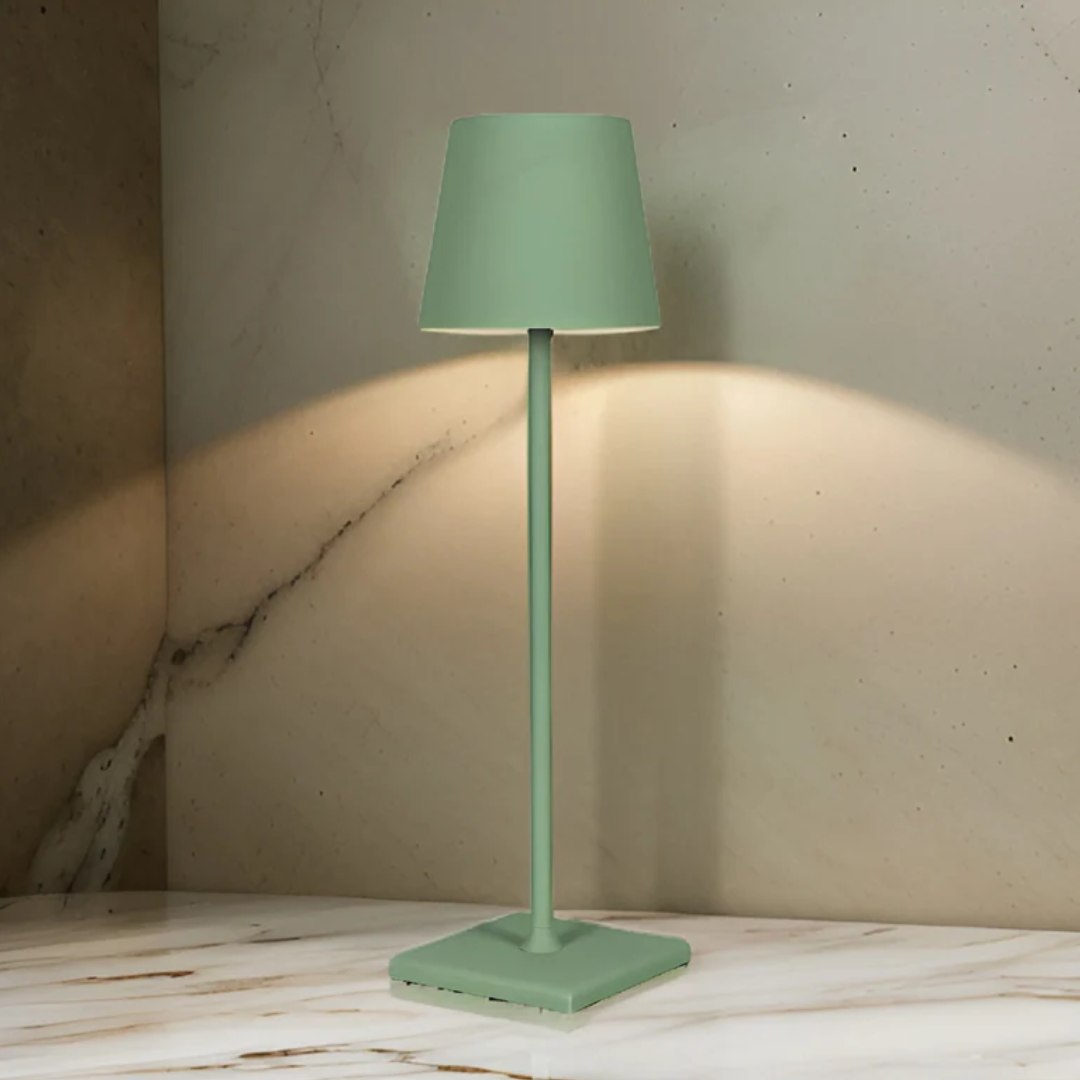 Energieffektiv og holdbar trådløs lampe, der skaber en hyggelig atmosfære.