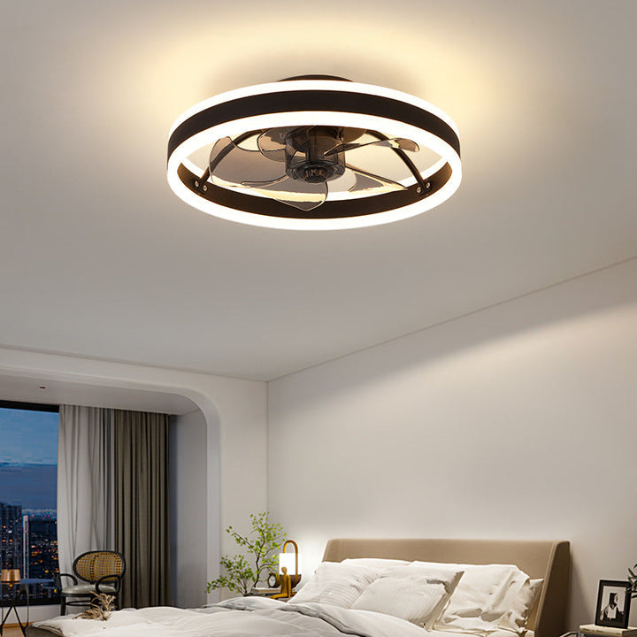 Modernt LED loftventilator med elegante vinger og integreret LED-belysning, perfekt til stue eller kontor.