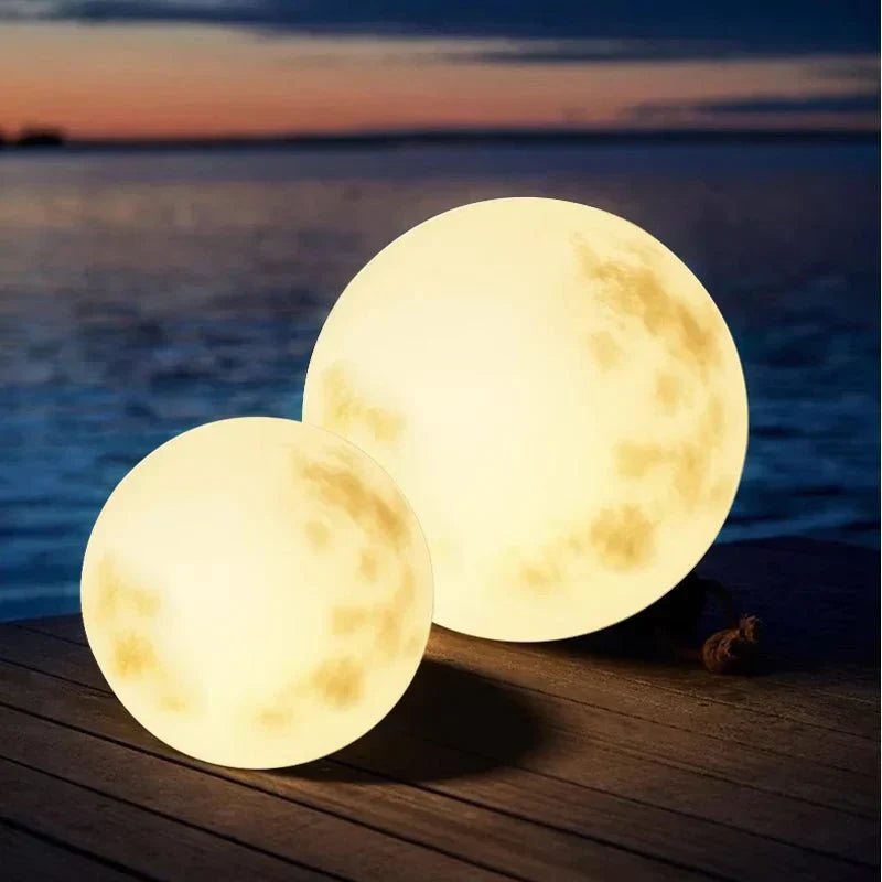 Måneskins havelampe, vejrbestandig, LED, USB-opladning, inspireret af månen, varmt hvidt lys, stemningsfuld udendørsbelysning