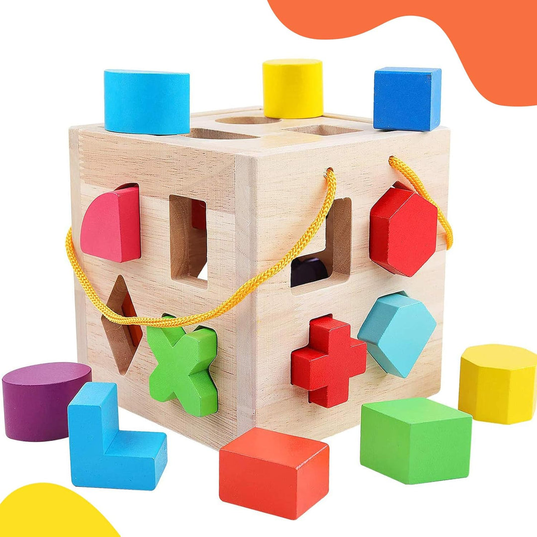 Montessori læringsterning i træ med farverige klodser i former som trekanter og cirkler, ideel til tidlig barndomsudvikling.
