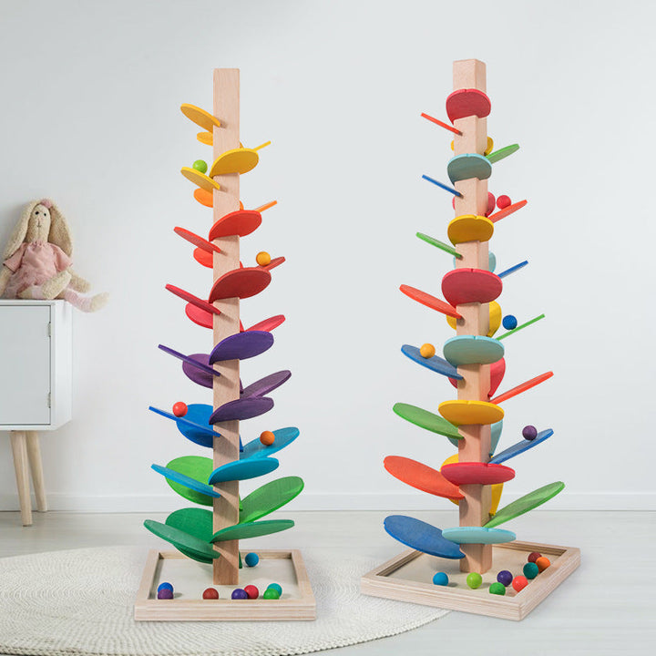 Montessori Regnbue Træmarmortårn: Farverigt legetøj med rullende marmorkugler, der fremmer motorisk udvikling.