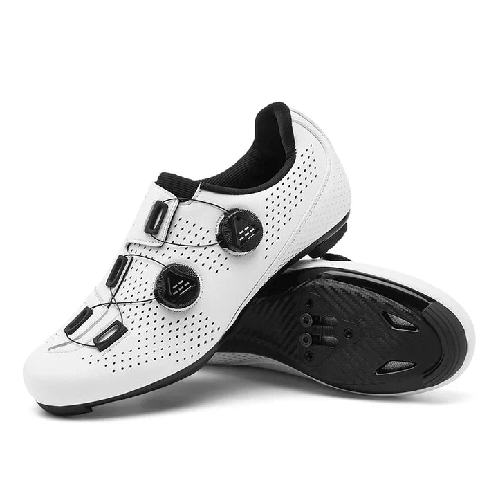 MTB- og landevejscykelsko i orange, sort og hvid, stilfulde med alsidigt design, det perfekte valg for cyklister.