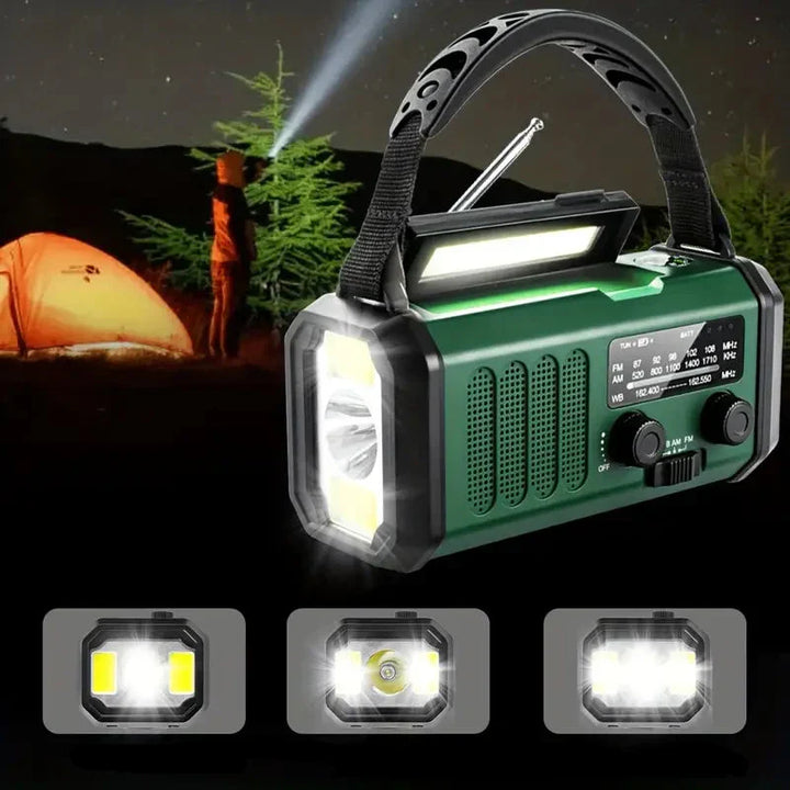 Multifunktionel solcelle-nødradio med powerbank og LED-lommelygte til camping og udendørs brug, robust og kompakt.