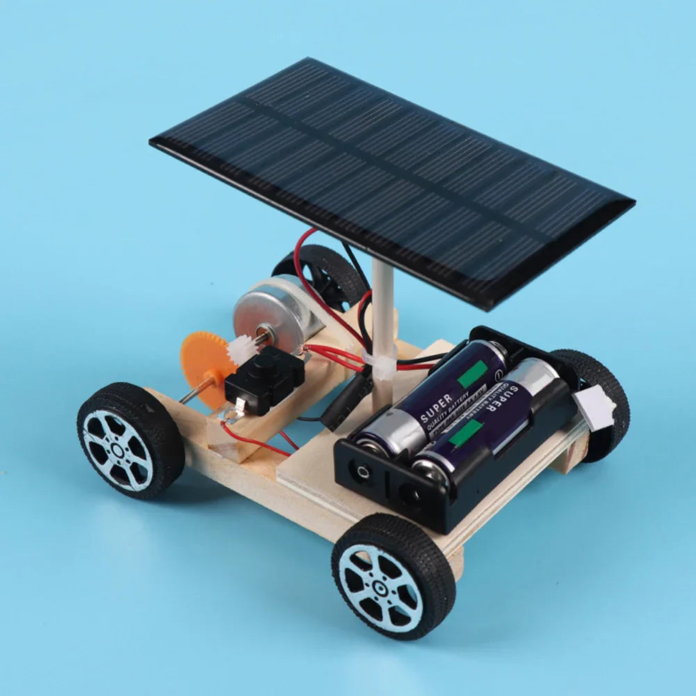 Bæredygtigt DIY racerbil byggesæt, sol- og batteridrevet, med et klart farverigt design til børn.
