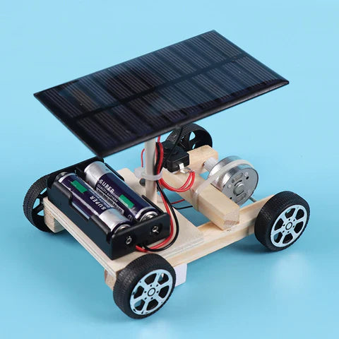 Bæredygtigt DIY racerbil byggesæt, sol- og batteridrevet, med et klart farverigt design til børn.