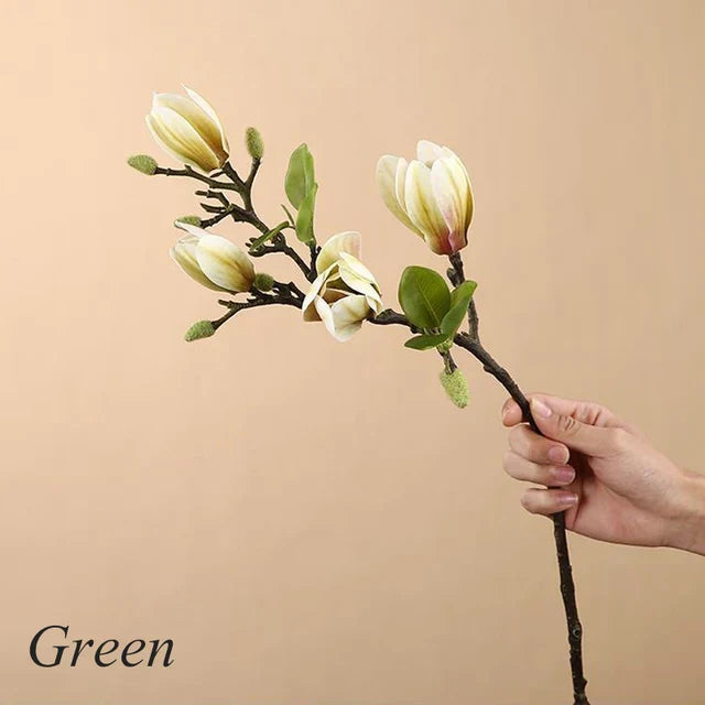 Naturtro kunstige magnoliagrener af silke med detaljerede blomster og blade til dekorative interiører