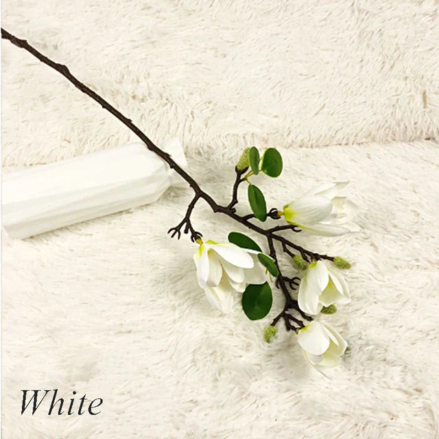 Naturtro kunstige magnoliagrener af silke med detaljerede blomster og blade til dekorative interiører