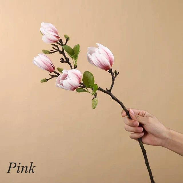Naturtro kunstige magnoliagrener af silke med detaljerede blomster og blade til dekorative interiører