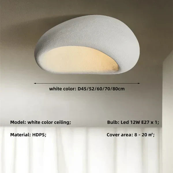 Naturlig Wabi-Sabi loftlampe i metal med betonlook, moderne design, varmt lys, for afslappede rum.