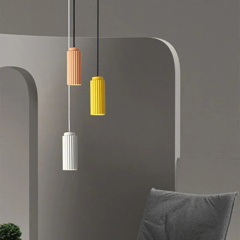 NordicRadiance LED-hængelampe, elegant skandinavisk design, glas og metal, energieffektivt varmt hvidt LED-lys.
