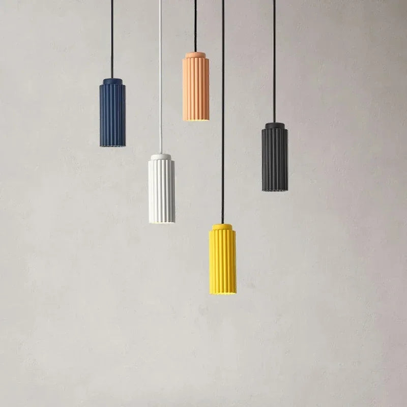 NordicRadiance LED-hængelampe, elegant skandinavisk design, glas og metal, energieffektivt varmt hvidt LED-lys.