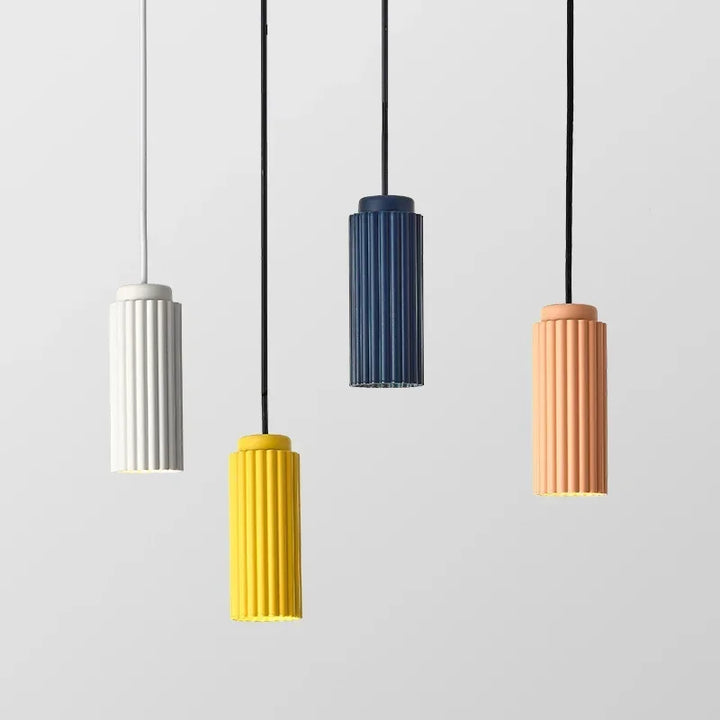 NordicRadiance LED-hængelampe, elegant skandinavisk design, glas og metal, energieffektivt varmt hvidt LED-lys.