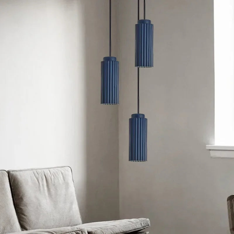 NordicRadiance LED-hængelampe, elegant skandinavisk design, glas og metal, energieffektivt varmt hvidt LED-lys.