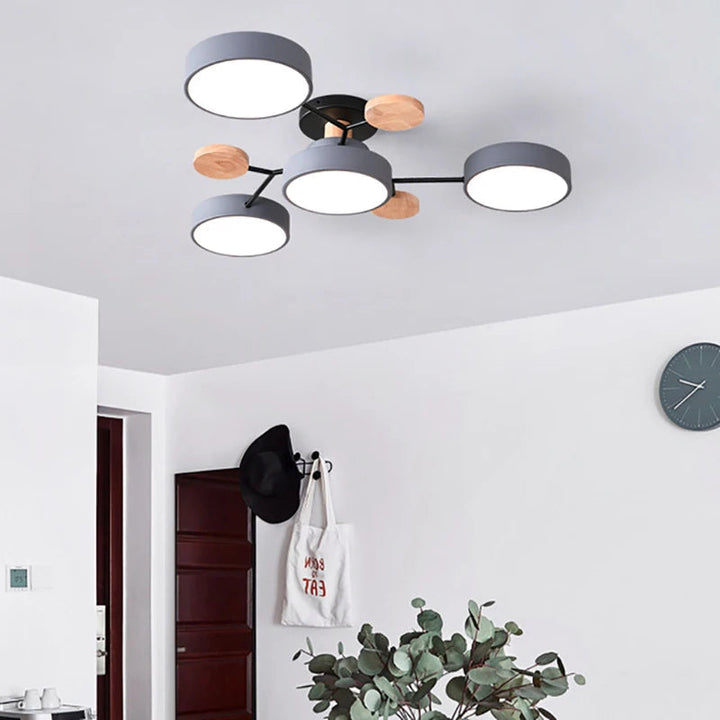 OLAN moderne loftlampe. Elegant og funktionel belysning, der komplementerer enhver boligindretning.