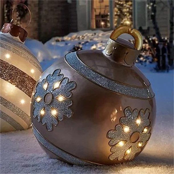 Kæmpe oppustelig julekugle, ideel som festlig havepynt.