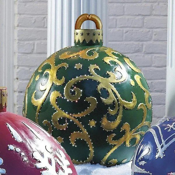 Elegant oppustelig juledekoration til en stilfuld udendørs jul.