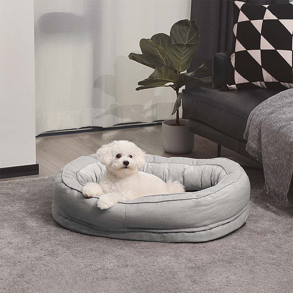 Ortopædisk fluffy kæledyrsseng i donutform, beige, til hunde, tilbyder komfort og støtte på glatte gulve.