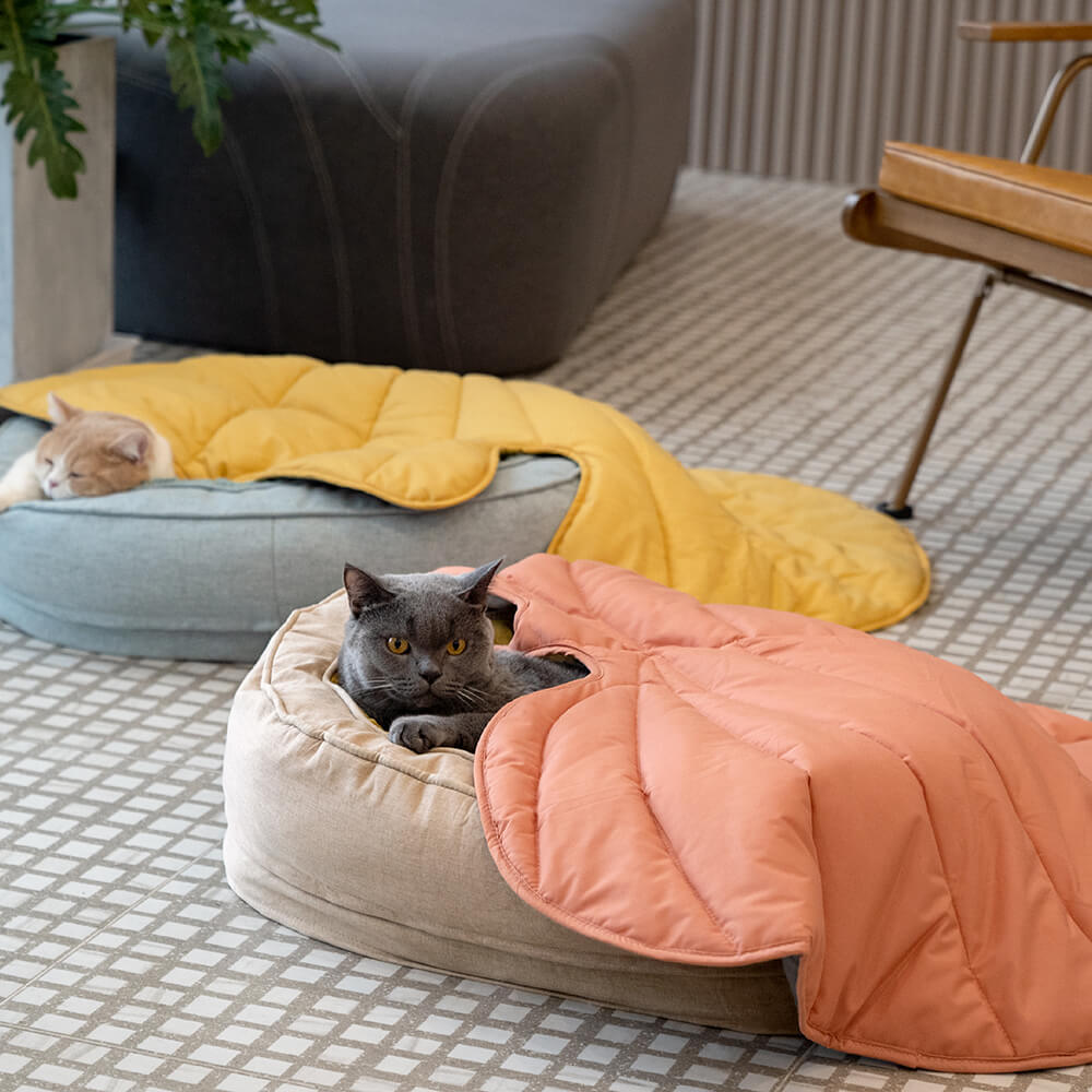 Ortopædisk fluffy kæledyrsseng i donutform, beige, til hunde, tilbyder komfort og støtte på glatte gulve.