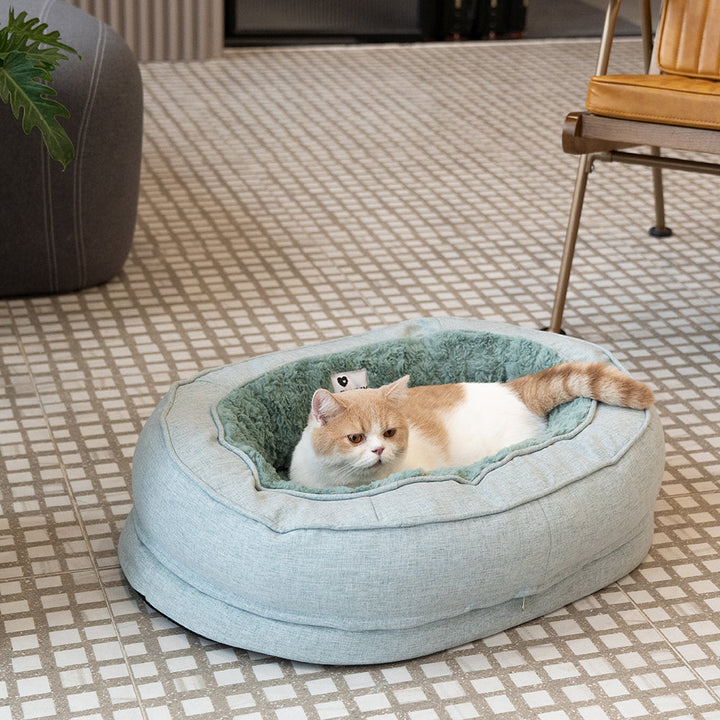 Ortopædisk fluffy kæledyrsseng i donutform, beige, til hunde, tilbyder komfort og støtte på glatte gulve.