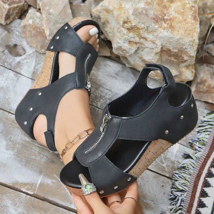 Sommersko: Komfortable ortopædiske wedge sandaler til kvinder. Med lynlås og åben tå for varme dage.