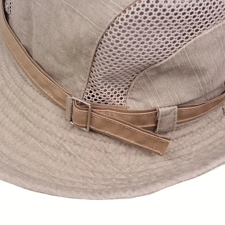 Outdoor solhat med bred skygge, UV-beskyttelse, justerbare stropper, ideel til vandreture og stranddage.