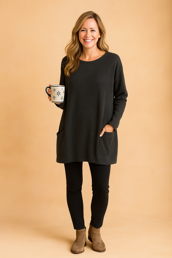 Overdimensioneret dametrøje med store lommer. Perfekt afslappet sweater til hverdagsbrug og komfort.