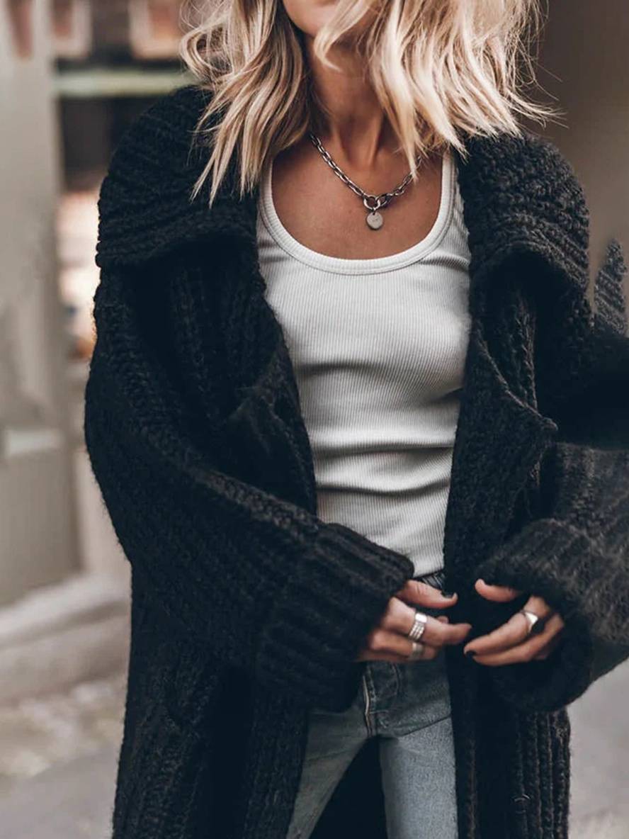 Afslappet og stilfuld oversized knapcardigan til kvinder, ideel til hverdag og hygge.