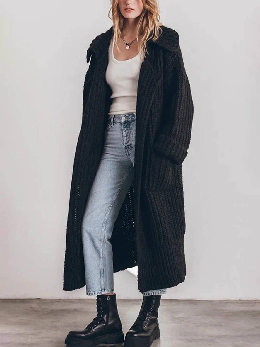 Trendy oversized kvindecardigan med reverskrave, designet for både komfort og en moderne stil.