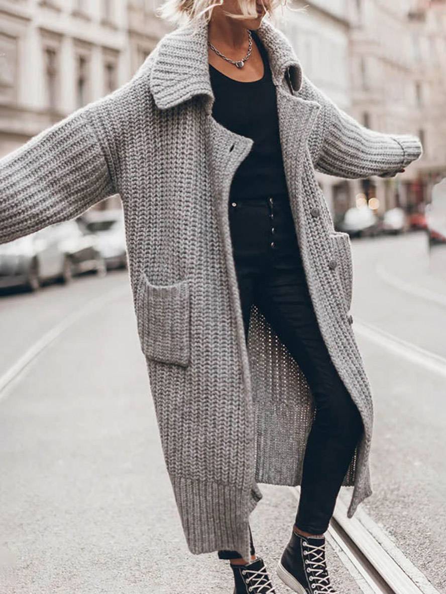 Komfortabel oversized cardigan til kvinder. En stilfuld knapcardigan perfekt for den afslappede stil.