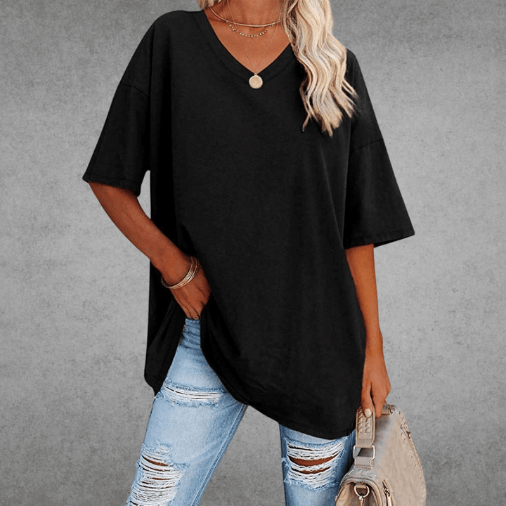 Oversized V-hals T-shirt til damer. Komfortabel og stilfuld for en afslappet hverdagslook.
