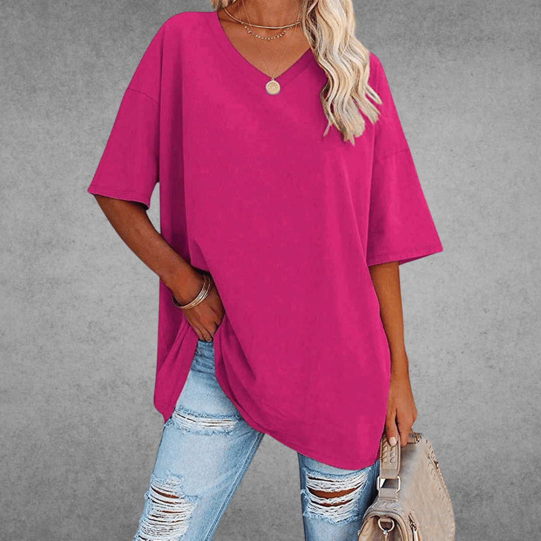 Trendy oversized V-hals T-shirt, ideel til forår og sommer. Blød og afslappet stil.