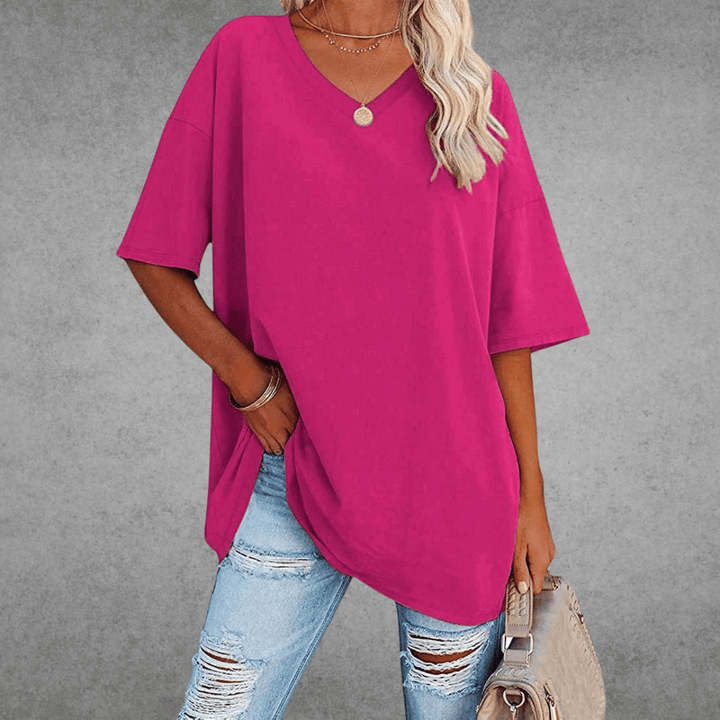 Trendy oversized V-hals T-shirt, ideel til forår og sommer. Blød og afslappet stil.