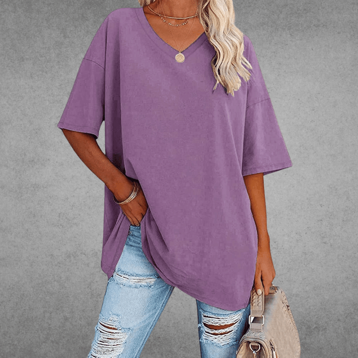 Afslappet pasform: Oversized dame T-shirt med V-hals. En trendy og chic hverdags essentiel.