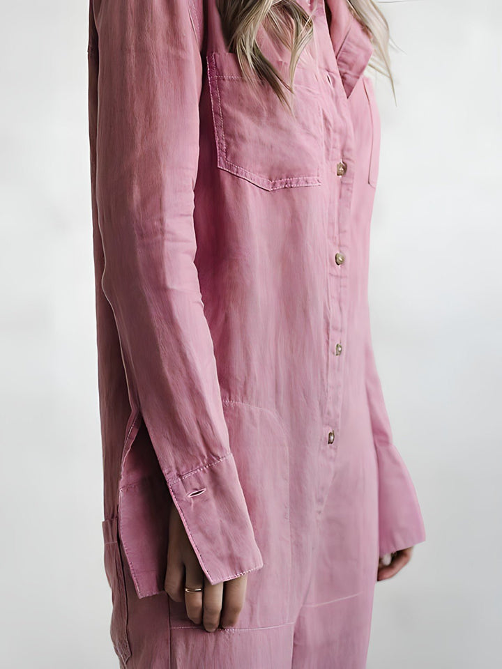 Blå kvinde jumpsuit overall. Elegant langærmet modejumpsuit med knaplukning til enhver lejlighed.