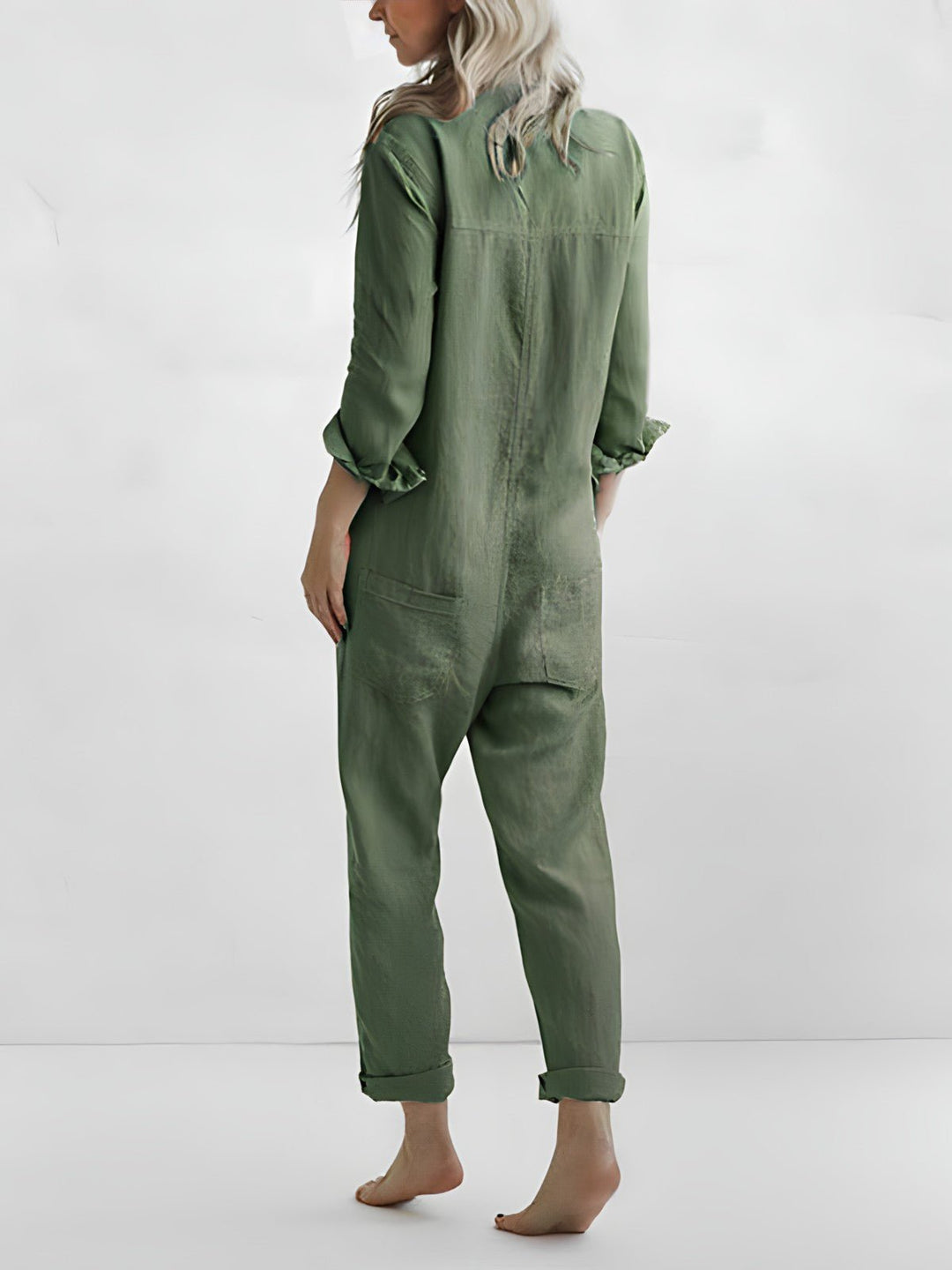 Trendy pink kvindejumpsuit/overall med knaplukning. Komfortabel og stilfuld til både fest og hverdagsbrug.