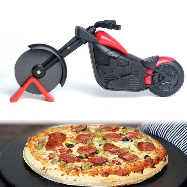 MotoSlice pizzaskærer i motorcykelstil, sort design, skarpt rustfrit stålhjul, ideel til pizzaelskere, køkkentilbehør