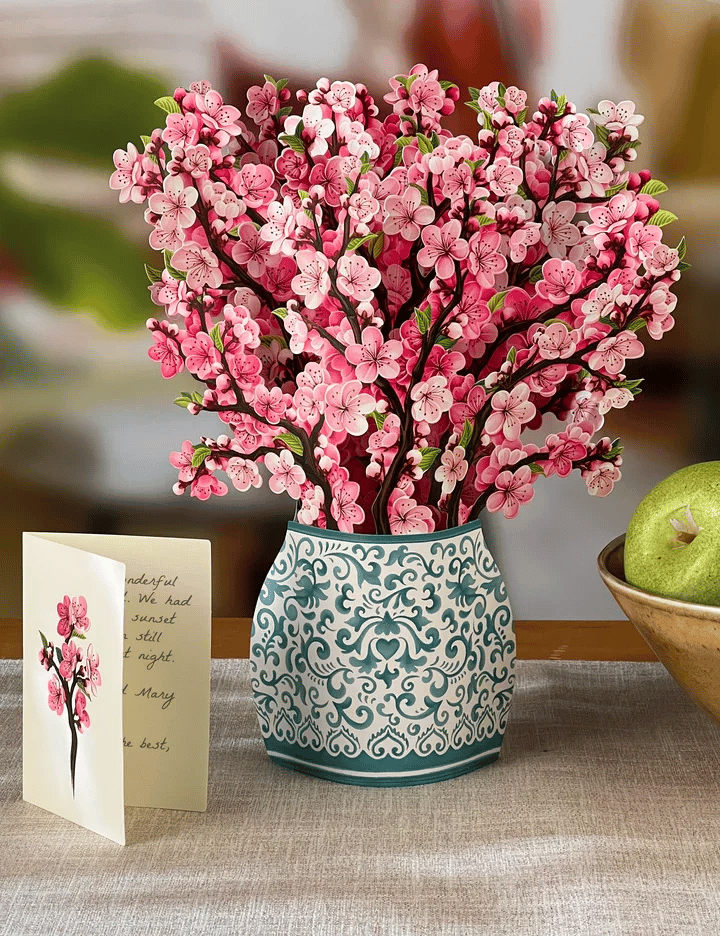 Detaljeret åbent pop-up blomsterkort med håndlavede 3D blomster. Perfekt til en personlig overraskelse.