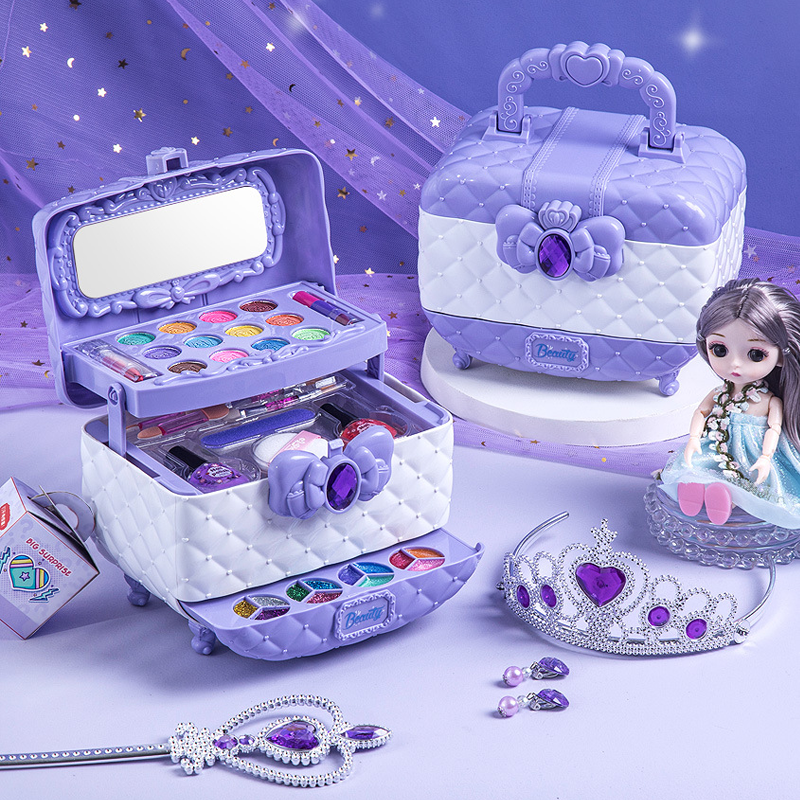 Prinsesse makeupsæt til børn, farverigt med læbestift, øjenskygge og pensel; fremmer kreativ leg.