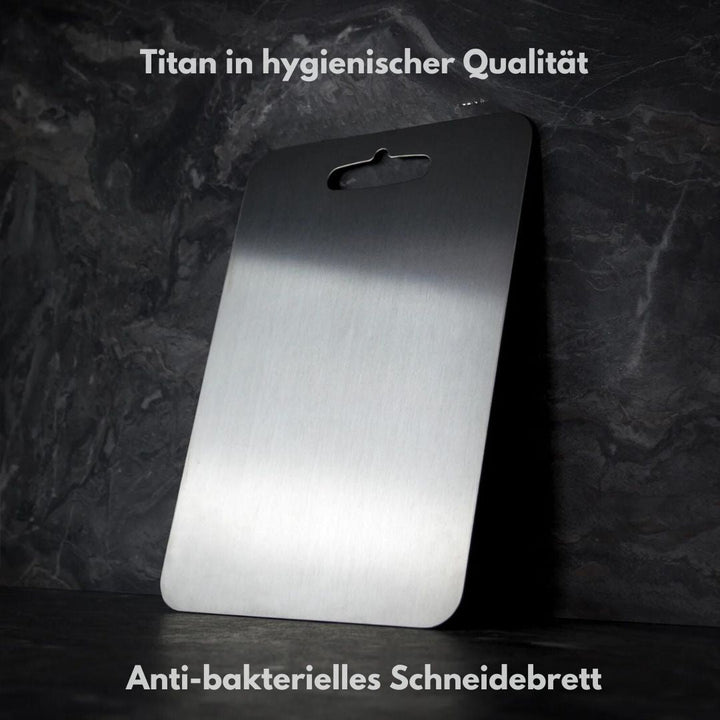 Professionelt TitanX skærebræt i hygiejnisk og holdbart titan til køkkenet, klar til madlavning.